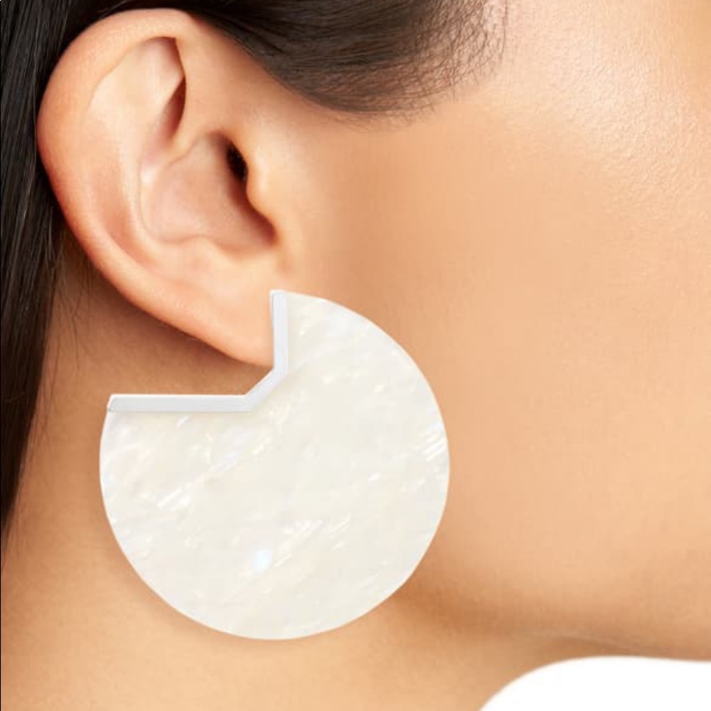 Kendra Scott Kai Shell Disc Earrings in white - Picture 2 of 5
